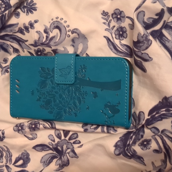 iPhone 3rd generation cases - Picture 2 of 5